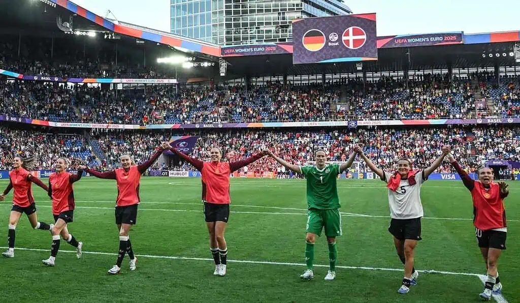 El fútbol femenino sigue rompiendo récords: 461.582 espectadores asistieron a la fase de grupos de la Eurocopa Femenina 2025 El fútbol femenino sigue rompiendo récords: 461.582 espectadores asistieron a la fase de grupos de la Eurocopa 2025