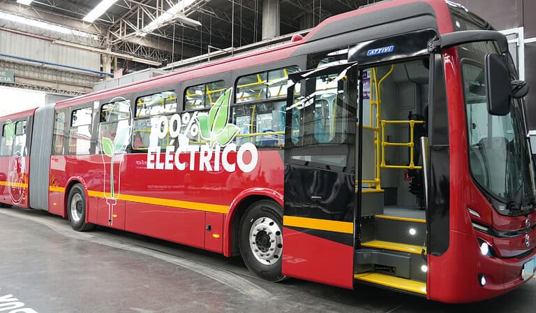 BYD prueba en Bogotá su nuevo bus articulado 100% eléctrico (1)