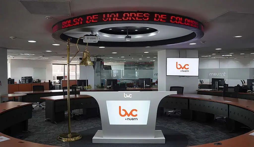 Bolsa de Colombia tuvo fuerte retroceso en febrero y crecimiento acumulado en lo corrido del año se desplomó Bolsa de Colombia anuncia ajuste de horario de negociación a partir del 9 de marzo. Fotografía: Sebastián Alvarado, Valora Analitik