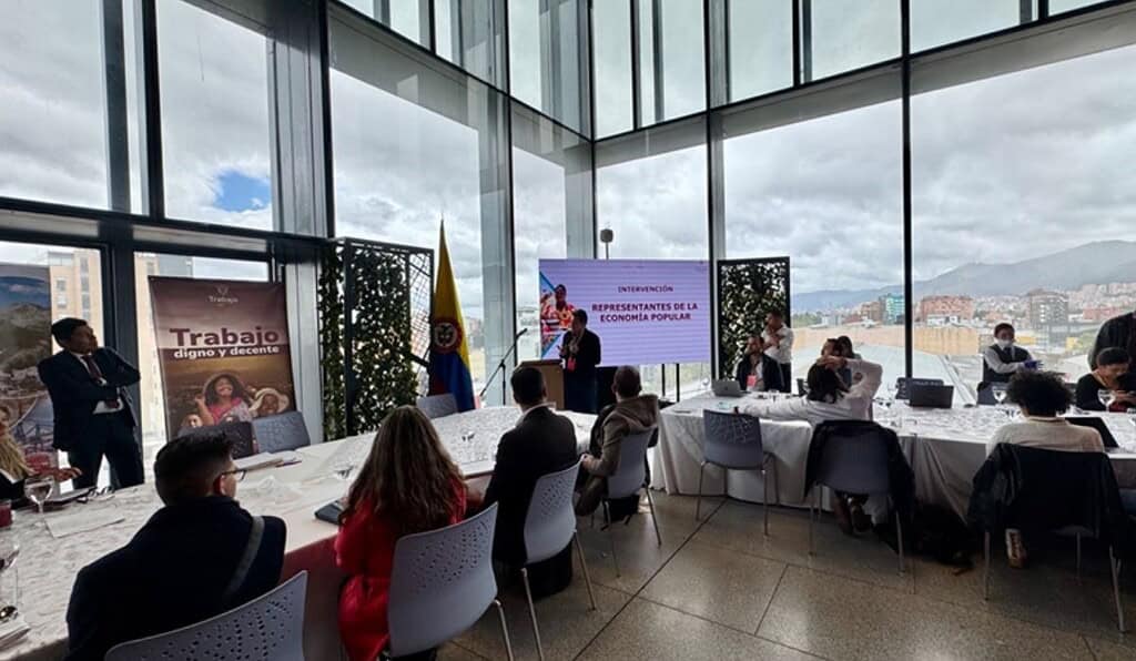 La sesión del Consejo Nacional de Economía Popular reunió a representantes del Gobierno y organizaciones del sector para avanzar en la formulación del Conpes. Foto: Valora Analitik.