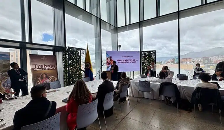 La sesión del Consejo Nacional de Economía Popular reunió a representantes del Gobierno y organizaciones del sector para avanzar en la formulación del Conpes. Foto: Valora Analitik.