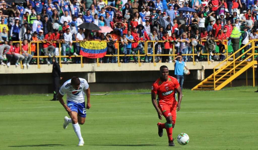 ¿Será Patriotas el ‘nuevo rico' del fútbol colombiano?: Esta es la millonaria cifra que recibiría por el traspaso de Jhon Arias a la Premier League