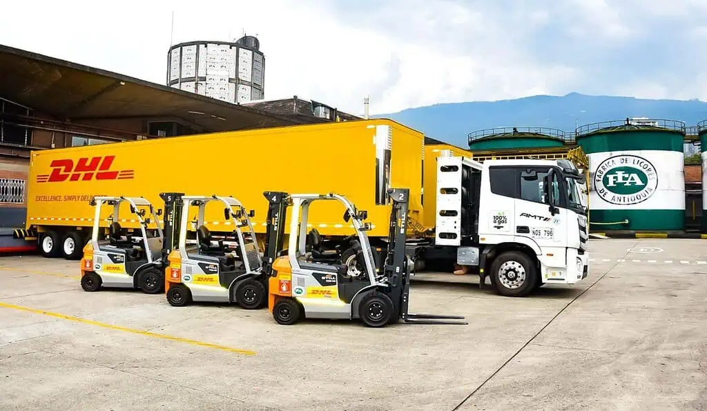 Fábrica de Licores de Antioquia incorpora vehículos sostenibles a sus operaciones de transporte DHL y FLA