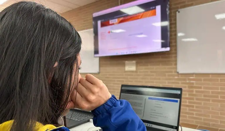 Pruebas Pisa 2025: Colombia retrocede en matemáticas y lectura, sigue lejos de los países OCDE colegios privados en Colombia