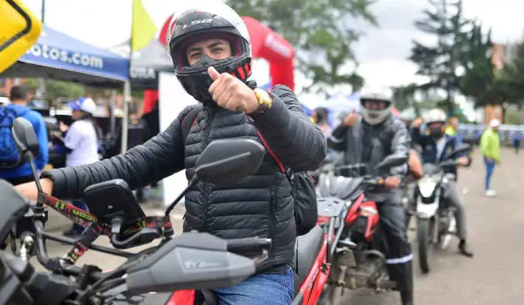 Motociclistas tendrán cambio histórico: hacen oficial decisión en seguridad que los beneficia Motociclistas