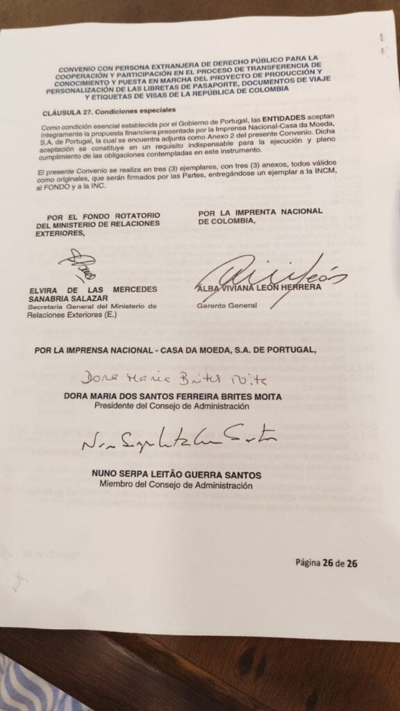Firma de convenio para pasaportes
