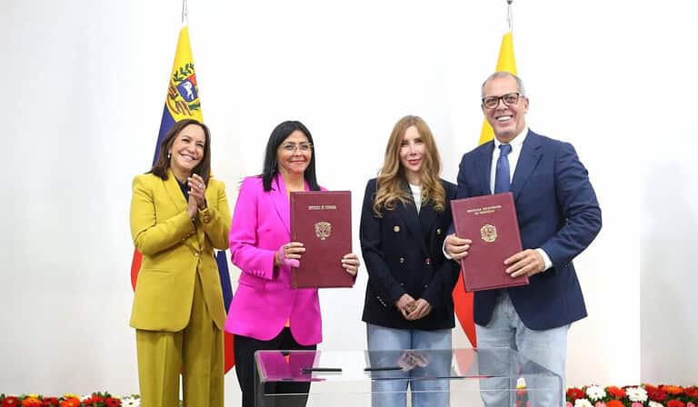 Firma de memorando entre Venezuela y Colombia