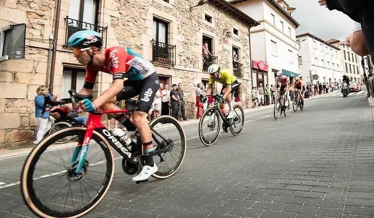 Ciclistas colombianos mueven el mercado europeo: Nairo Quintana definió si se retira