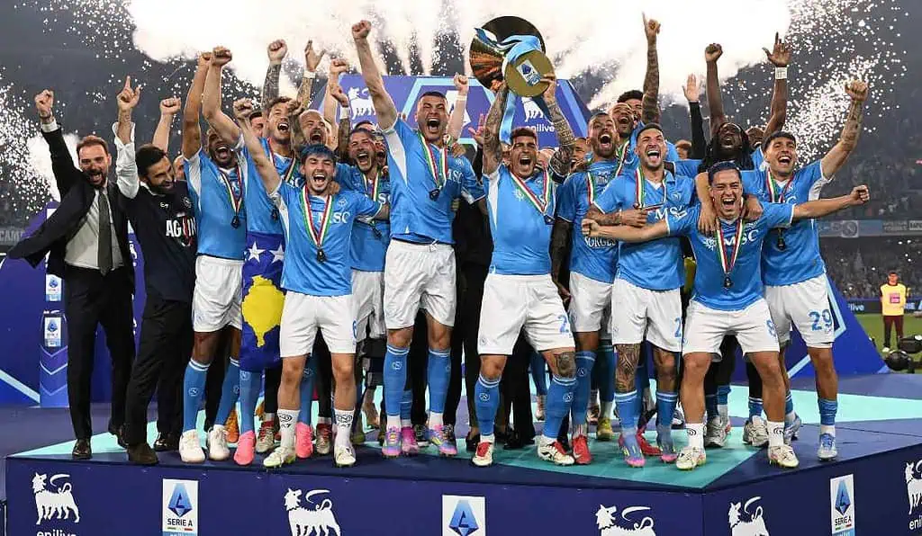 La Serie A recibiría un respiro de 100 millones de euros: Italia reconsidera prohibición de patrocinios de apuestas La Serie A recibiría un respiro de 100 millones de euros: Italia reconsidera prohibición de patrocinios de apuestas