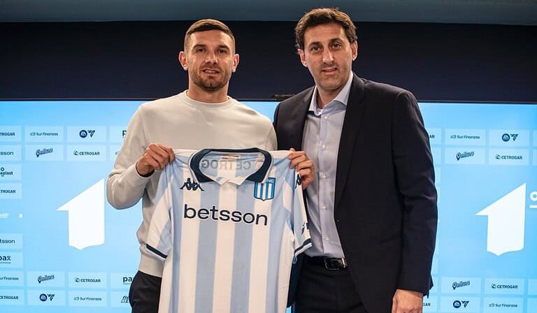 El delantero Adrián “Maravilla” Martínez firmó su renovación de contrato con “La Academia”, que incluye la cláusula de rescisión más alta en la historia del fútbol argentino por 122millones de euros.