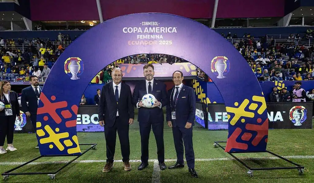Copa Conmebol Conferencias: Así sería el nuevo torneo que cambiaría el fútbol sudamericano Ganadoras de la Copa América Femenina se llevarán US$1,5 millones, casi US$14 millones menos que la versión masculina