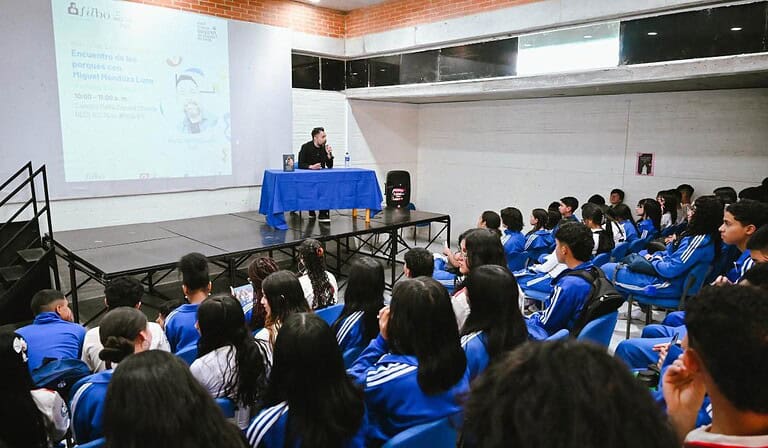 Horario de entrada de los colegios en Colombia podría cambiar