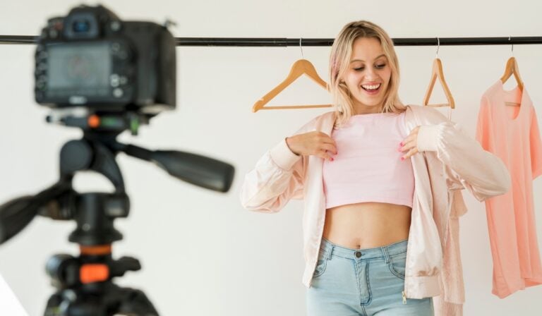 Los consumidores digitales cada vez están más influenciados por los creadores de contenido.
