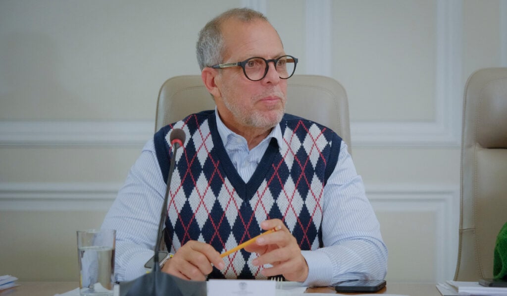 Jefe de despacho, Alfredo Saade