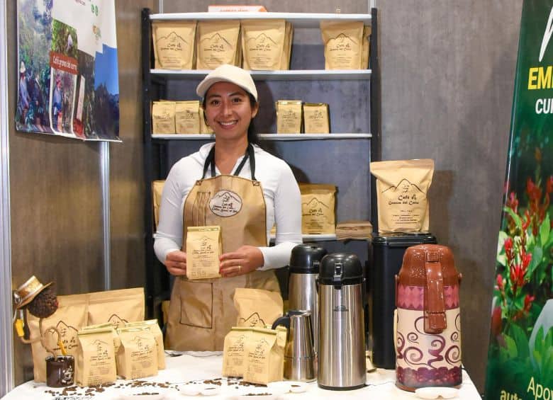 Según datos de la Encuesta del empresariado y la economía popular 2024, en Bogotá y Cundinamarca el 77,8 % de los negocios con registro mercantil se reconocen como parte de la economía popular. Foto: Cámara de Comercio de Bogotá.