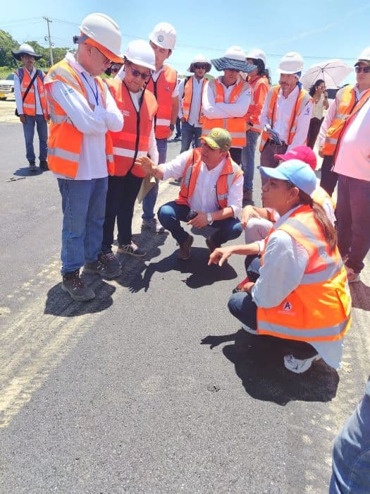 Modernizan aeropuerto en Colombia