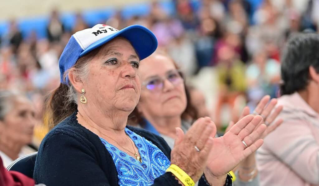 Mujeres y pensión en Colombia de acuerdo con ahorros