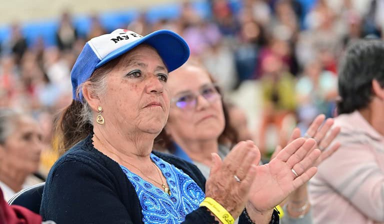 Mujeres y pensión en Colombia de acuerdo con ahorros