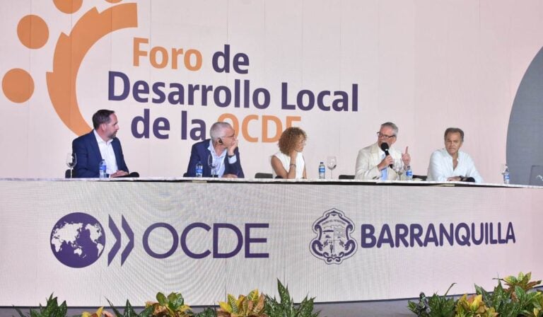 De derecha a izquierda: Juan Manuel Rojas, presidente de Promigas