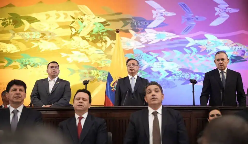 Las peleas de Petro contra el BanRep y otras instituciones: Gobierno 'patea' la mesa cuando no gana Petro habló del banco de la república