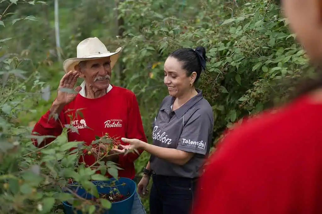 Postobón presenta iniciativa de inversión para productores de fruta en Colombia Postobón productores fruta beneficios