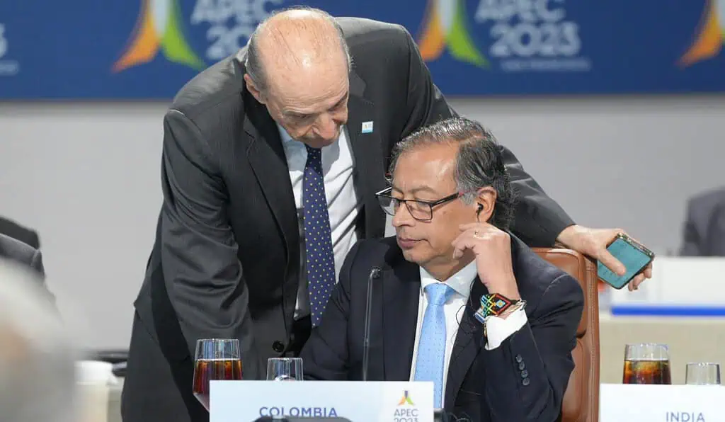 Petro denuncia penalmente al excanciller Álvaro Leyva por presunta conspiración para derrocarlo Presidente Gustavo Petro y excanciller Álvaro Leyva.