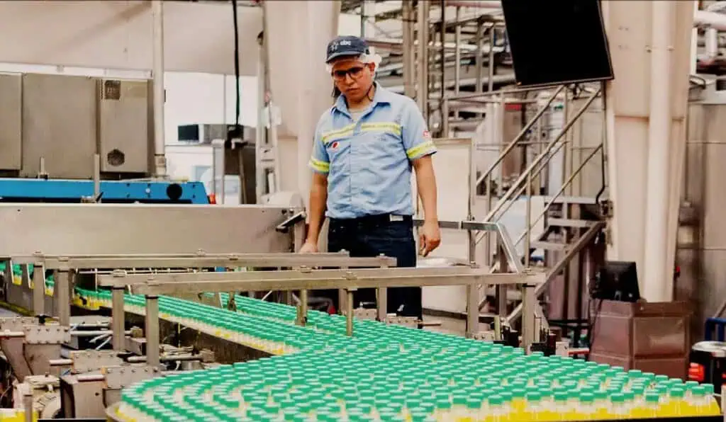 Guatemala pisaría duro en el mercado de bebidas de Colombia con meganegocio de CBC: Compraría a Postobón Producción de CBC en Guatemala