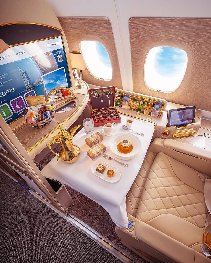 Suite de primera clase de Emirates. Foto: tomada de Instagram @emirates.