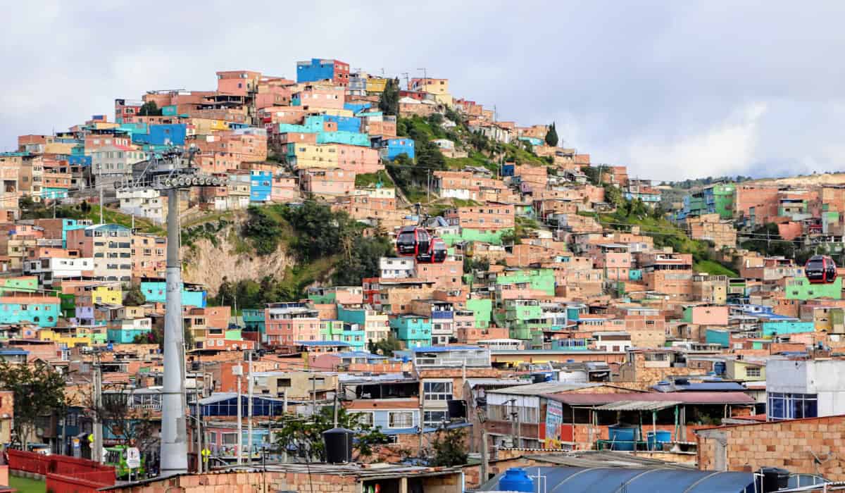 Pobreza en Colombia: buenas noticias se ven empañadas por la crisis en salud y el desempleo persistente