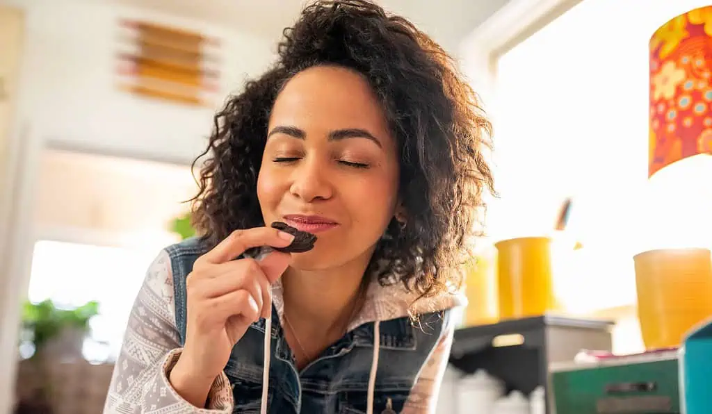 Estudio revela que el 94 % de consumidores se permiten un snack como recompensa Estudio revela que el snacking no es una pausa trivial en el día, sino que es un lenguaje emocional.