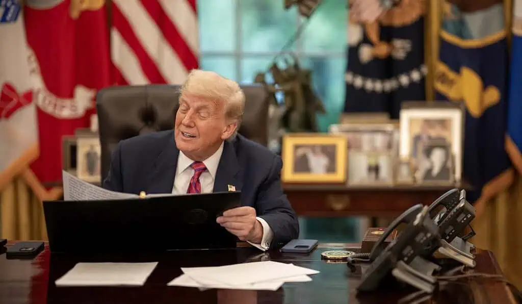 Precio de los iPhone, en alto riesgo, por aranceles de Trump: Esto podrían subir Estados Unidos aplica aranceles y afectaría a los iphone