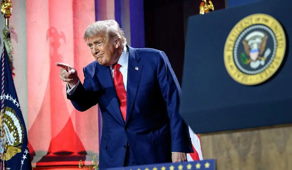 Trump anticipó más aranceles legalmente permisibles, tras subir a 15 % la tarifa global este sábado Nvidia y AMD