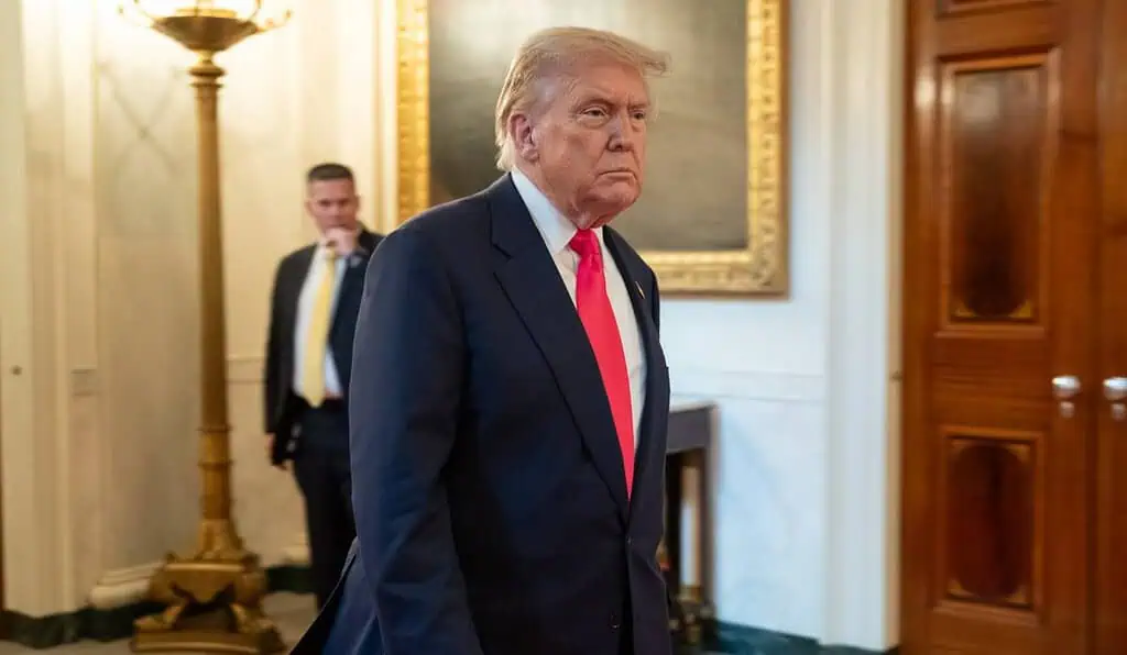 Brent roza US$100 por bloqueo de EE. UU. en Ormuz; OPEP sufre mayor caída desde los años 80 Donald Trump, presidente de EE. UU. Imagen: Flickr White House.