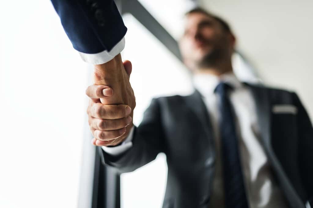 El reto para los emprendedores está en pasar de la idea a la consolidación de sus empresas. Foto: Freepik.