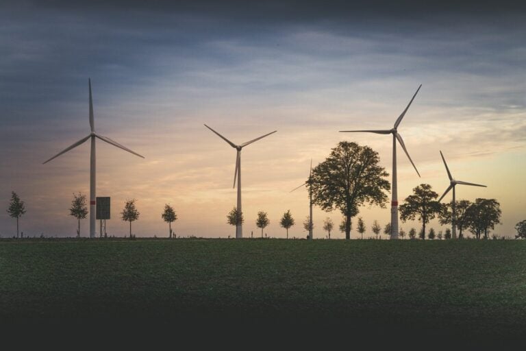 El espaldarazo del Gobierno Petro a los proyectos de energía eólica en Colombia y el 'jalón de orejas' a MinAmbiente