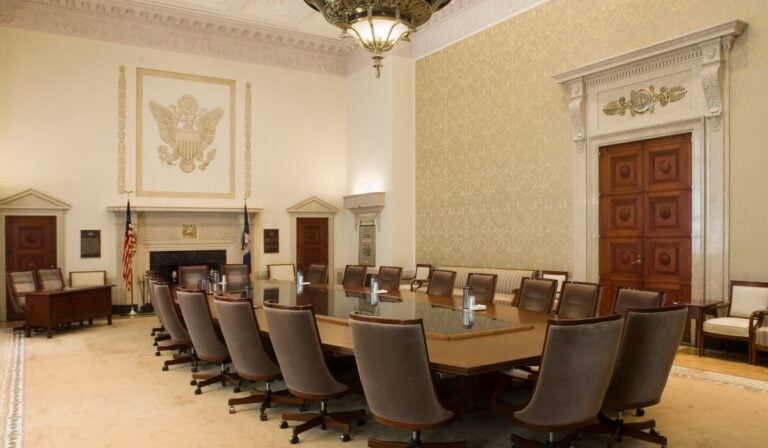 Pese a incertidumbre, se espera que la FED reduzca la tasa de interés en la última reunión del año FED