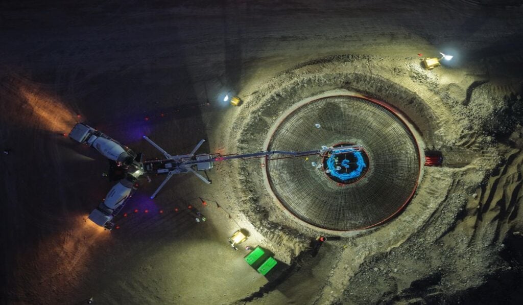 Obras de cimentación para los aerogeneradores que Celsia instalará en su Parque Eólico Caravelí, en Arequipa (Perú). Foto: Celsia