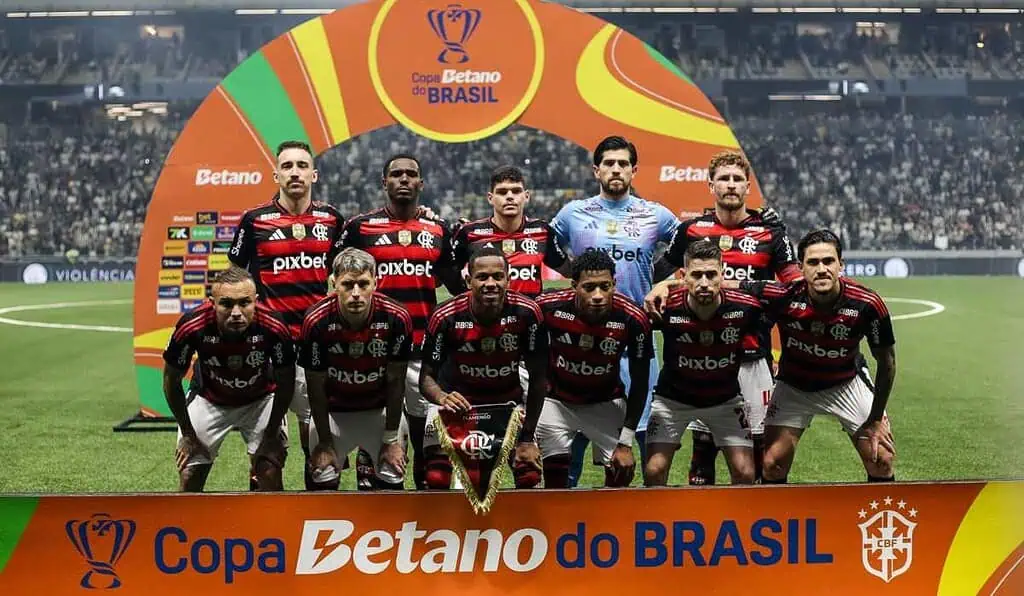 Flamengo cierra el contrato de patrocinio más caro de la historia del fútbol en Sudamérica: Triplica los ingresos de sus rivales brasileros Flamengo cierra el contrato de patrocinio más caro de la historia del fútbol en Sudamérica: Triplica los ingresos de sus rivales brasileros