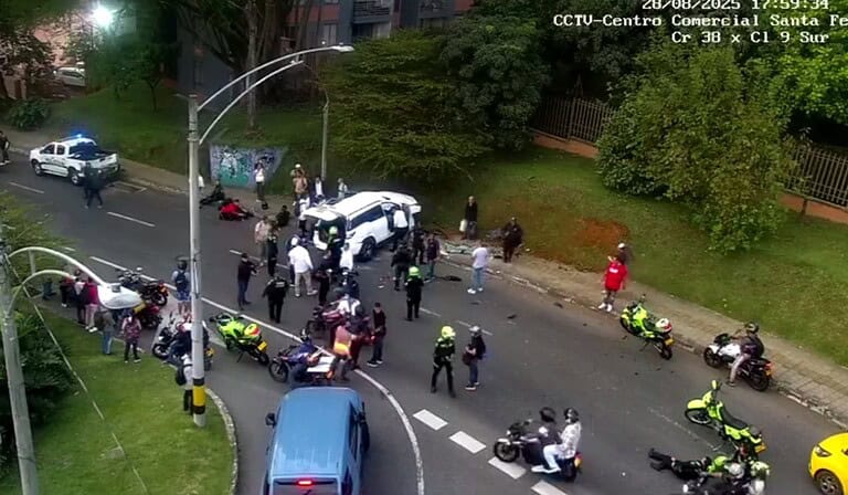 Accidente de esquema de seguridad de Daniel Palacios. Foto: X de Federico Gutiérrez, alcalde de Medellín.