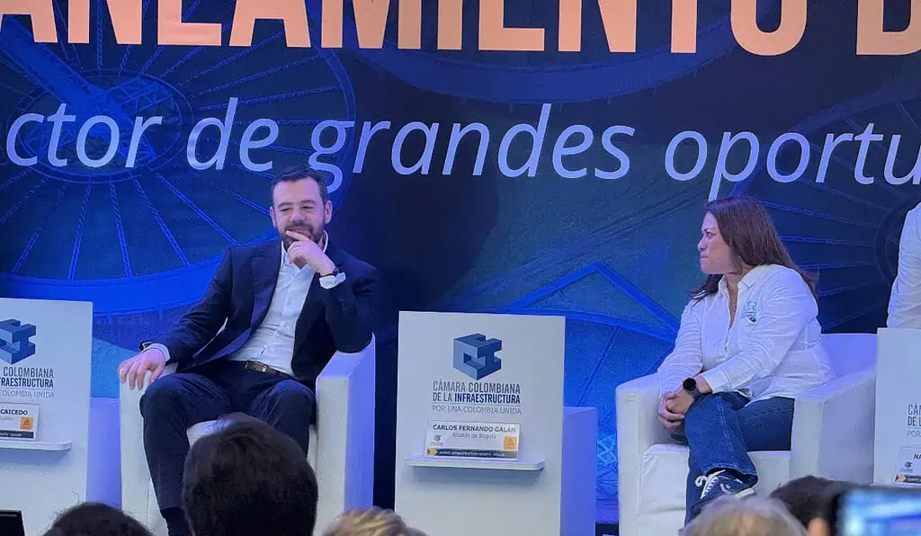 Colombia tiene en construcción 300 proyectos de agua y saneamiento básico por más de $10 billones Alcalde de Bogotá, Carlos Fernando Galán y gerente del Acueducto, Natasha Avendaño