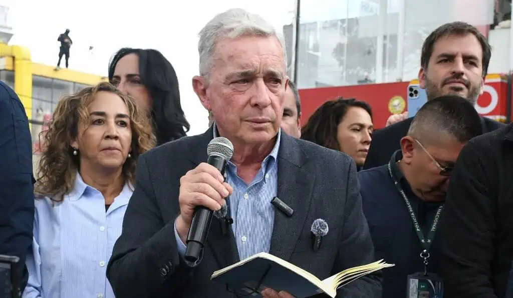 Procuraduría abre indagación contra el ministro de Justicia, Eduardo Montealegre: ¿Intromisión en caso Uribe? Álvaro Uribe
