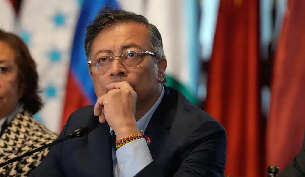 Tradicional droguería se convertirá en puestos de salud por orden del Gobierno Petro Gustavo Petro, presidente de la República.