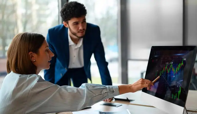 Bolsas mixtas con inversores a la expectativa de resultados de Nvidia