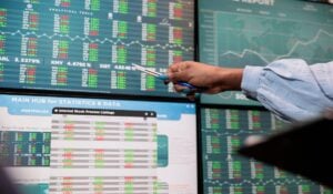 Bolsas mundiales reaccionan a resultados de Nvidia; petróleo baja