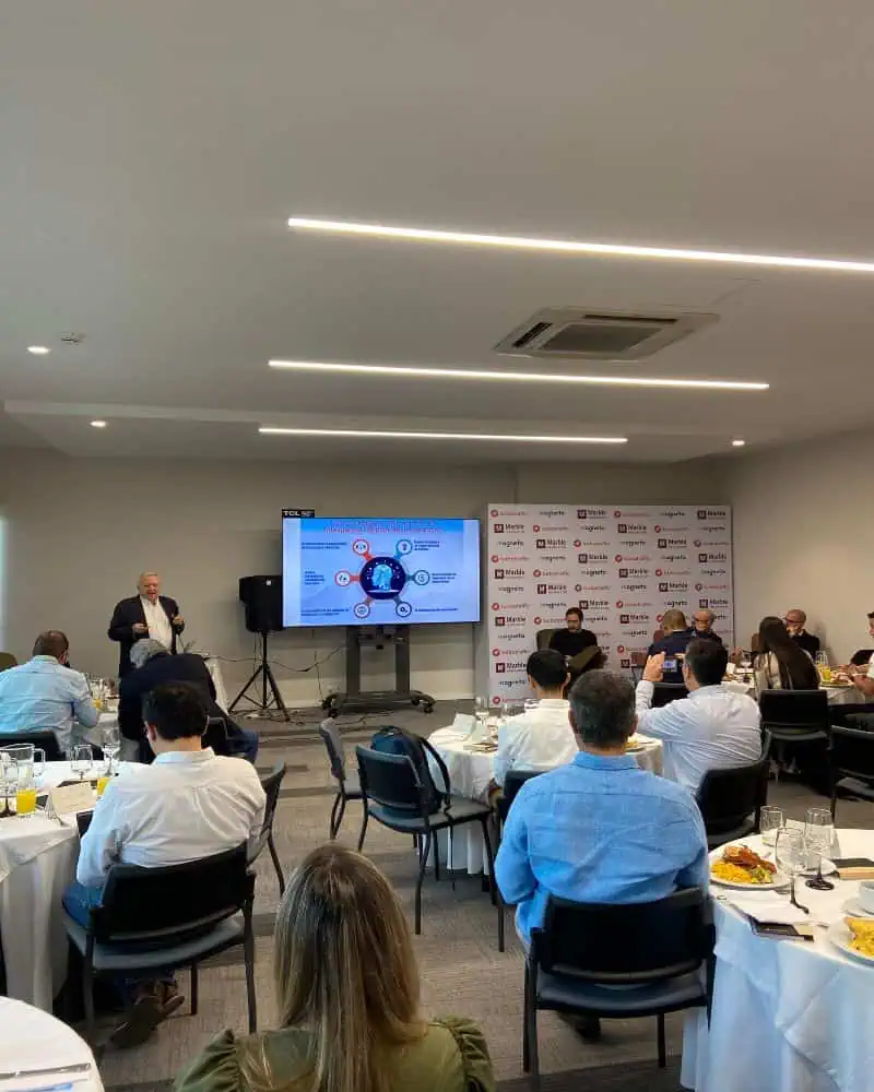 Directivos empresariales y académicos analizaron en Medellín el futuro de los negocios con IA “Digital Innovation Hub: AI & C-Level Insights”, organizado por Marble Headhunter, Magneto y Turbotraffic.