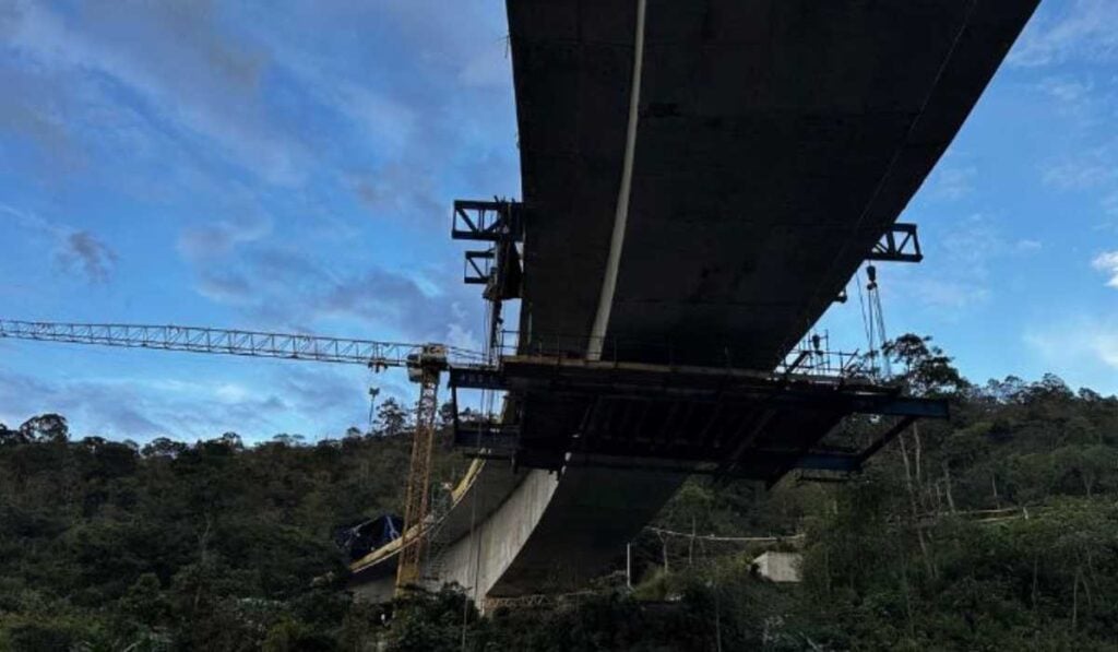 El viaducto contará con 320 metros de longitud y está diseñado bajo el sistema de voladizo sucesivo