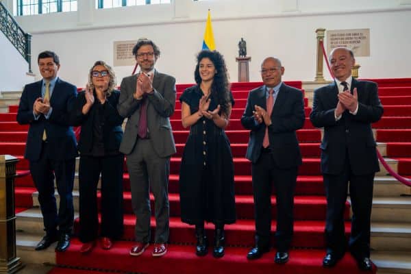 La presentación oficial contó con representantes del sector editorial, diplomático y cultural, en un acto que destacó el valor del libro como punto de encuentro entre culturas. Foto: cortesía Corferias. 