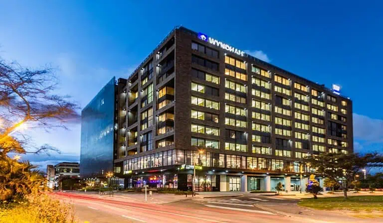 Fachada Wyndham Bogota