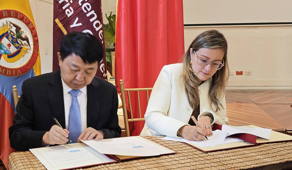 Firma del memorando entre Colombia y China.