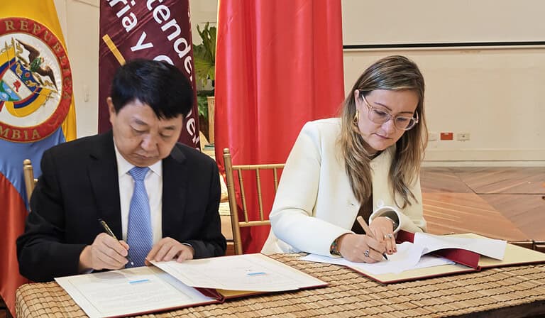 Firma del memorando entre Colombia y China.